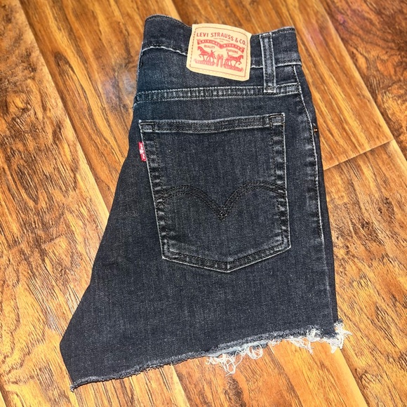 LEVIS HIGH RISE BLACK SHORTS - Picture 5 of 5